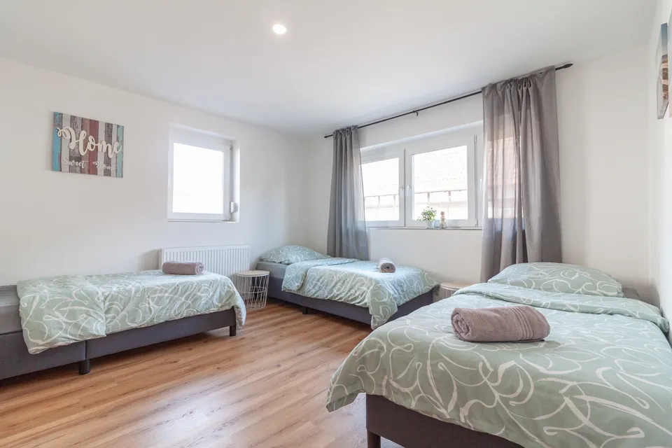 Beuren, Relax Apartment | Beuren Therme, Terrasse & Parkplatz, Ansicht 7