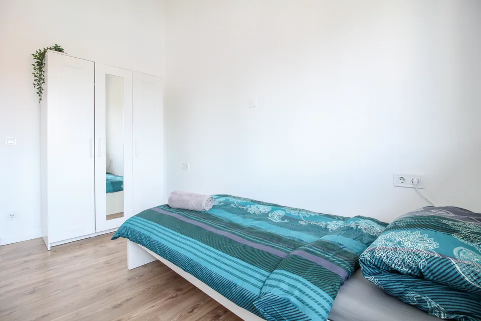 Göppingen, Sunny Apartment Göppingen | Balkon & Parkplatz, Ansicht 4